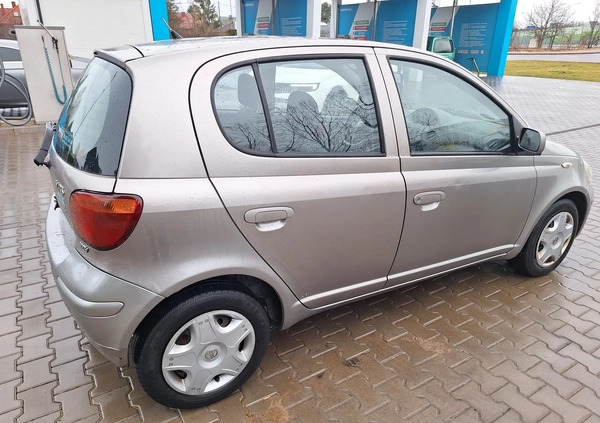 Toyota Yaris cena 7900 przebieg: 298000, rok produkcji 2005 z Brodnica małe 781